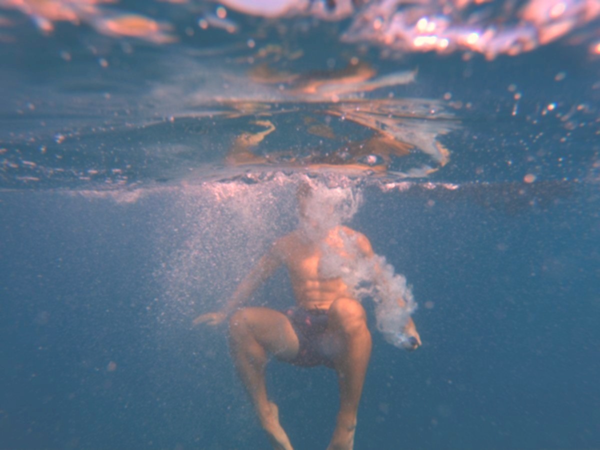 Simulated unprocessed view of the same underwater portrait